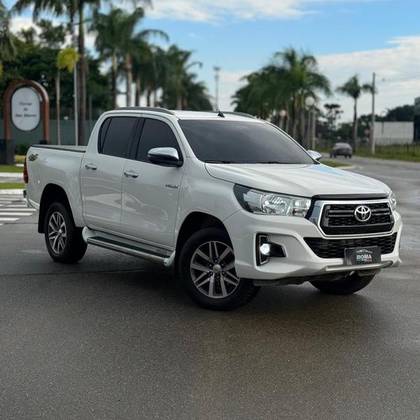 TOYOTA HILUX 2.8 SR 4X4 CD 16V DIESEL 4P AUTOMÁTICO
